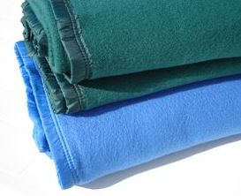 KIT COUCHAGE STANDARD Couvertures unies 8 personnes